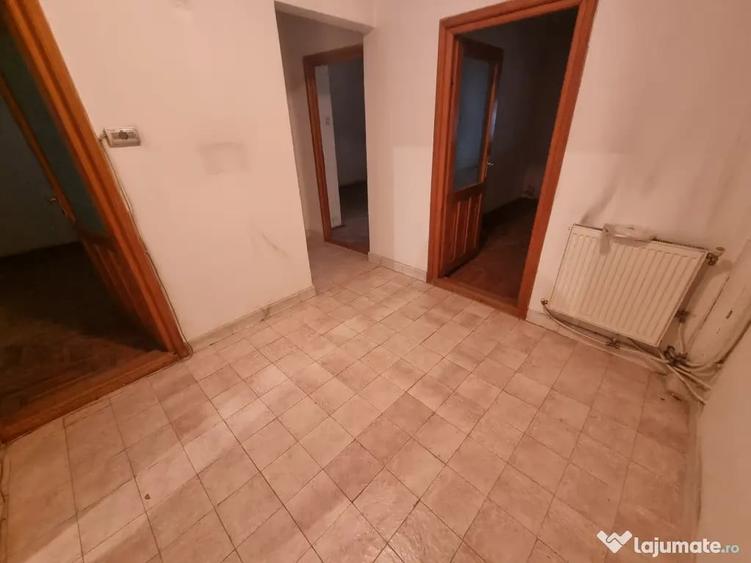Apartament cu 3 camere decomandat în Ștefan cel Mare