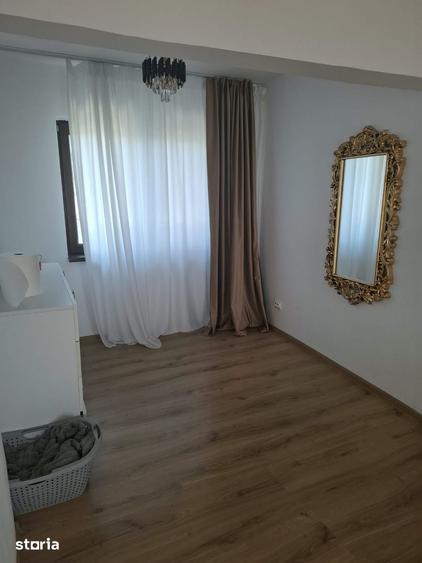 Casă cu 6 camere cu Teren 330 Mp în Moara Vlăsiei