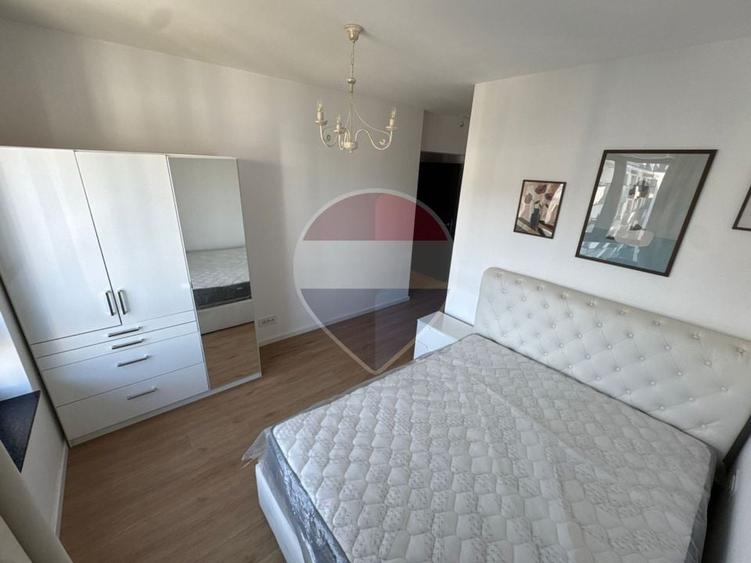 Apartament cu 3 camere semidecomandat, mobilat în Gară