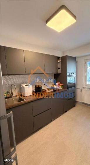Apartament cu 3 camere semidecomandat, mobilat în Centrul Civic