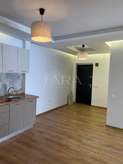 Apartament cu 3 camere semidecomandat în Florești