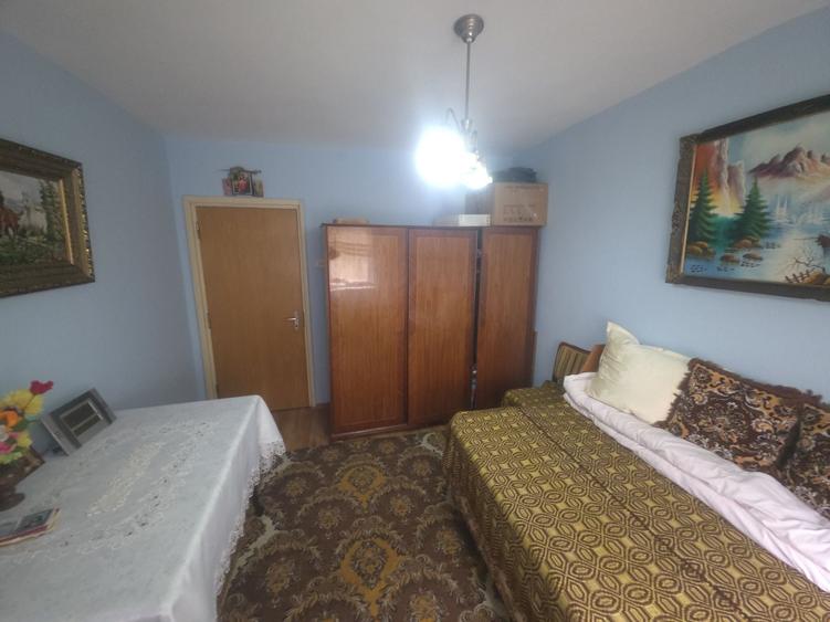 Apartament cu 3 camere decomandat în Victoriei
