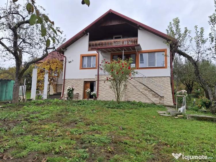 Casă cu 5 camere în Central