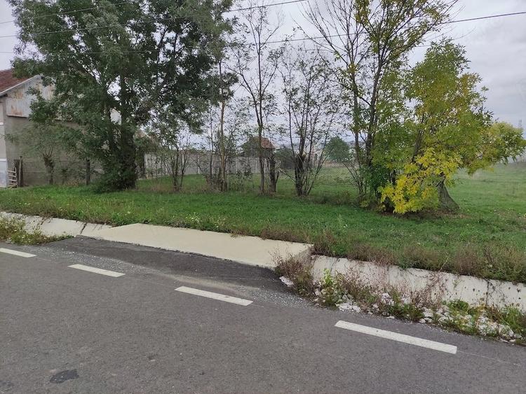 Teren de 1460 mp, în Măureni