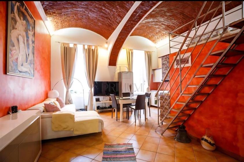 Apartament cu 2 camere semidecomandat, mobilat în Central