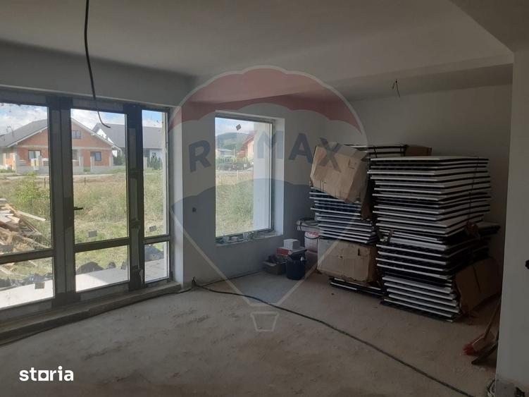 Casa / Vila cu 4 camere de vanzare Vulcan, 15 km de Brasov - 20