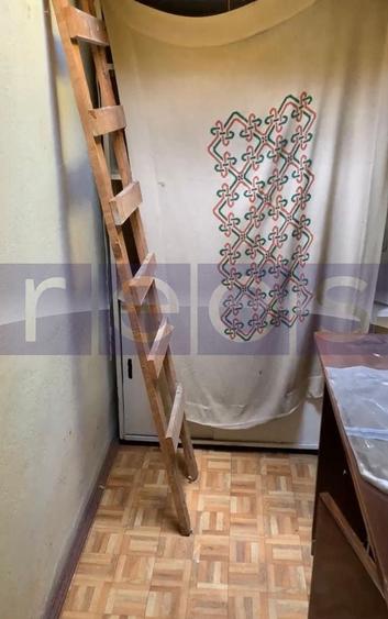 Casă individuală cu 8 camere cu Canalizare în Calea Călărașilor
