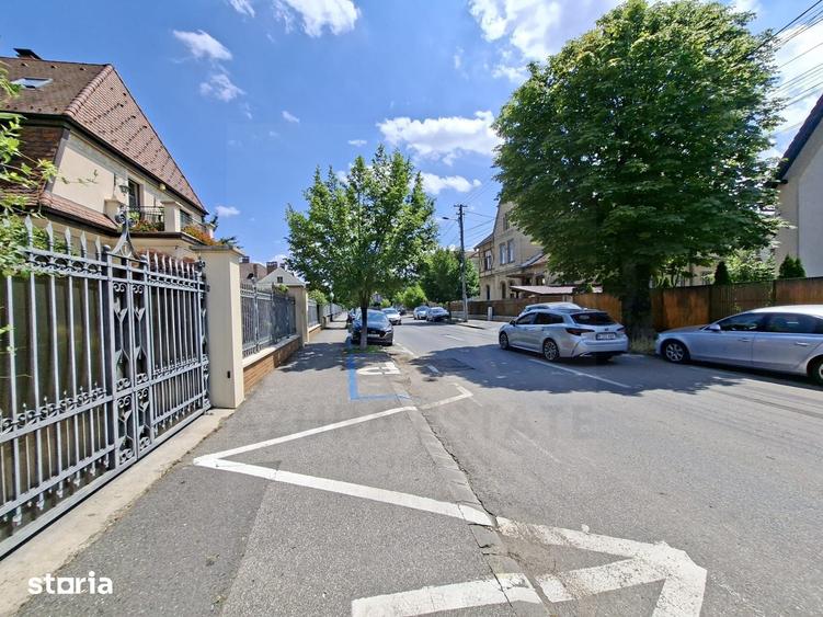Casă cu 4 camere cu Canalizare în Trei Stejari