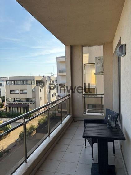 Apartament cu 2 camere semidecomandat, mobilat în Est
