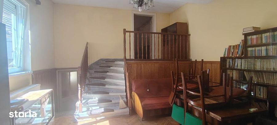 Casă cu 5 camere cu Teren 1220 Mp în Nord