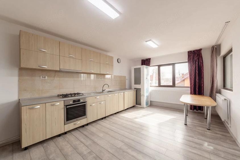 Casă cu Teren 4563 Mp în Central