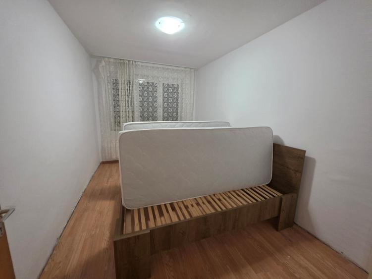 Apartament cu 3 camere semidecomandat în Titan