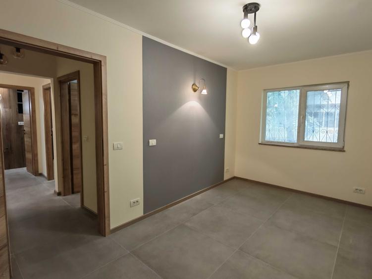 Apartament cu 3 camere decomandat în Complex Studențesc