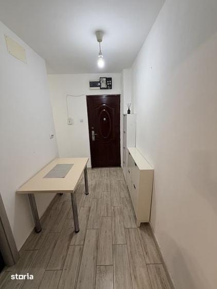 Apartament cu 3 camere semidecomandat în Gării