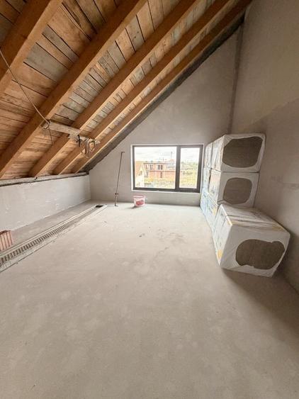 Duplex cu 4 camere cu Canalizare în Dumbrăvița