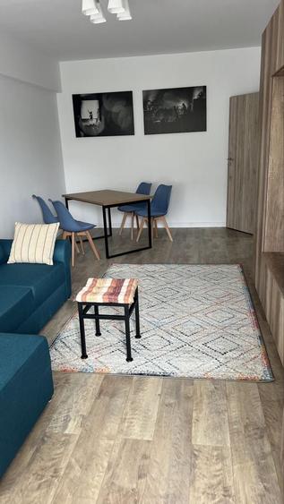 Apartament cu 2 camere decomandat în Jiului