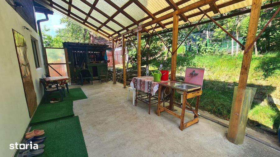 Casă cu 5 camere cu Teren 475 Mp în Central
