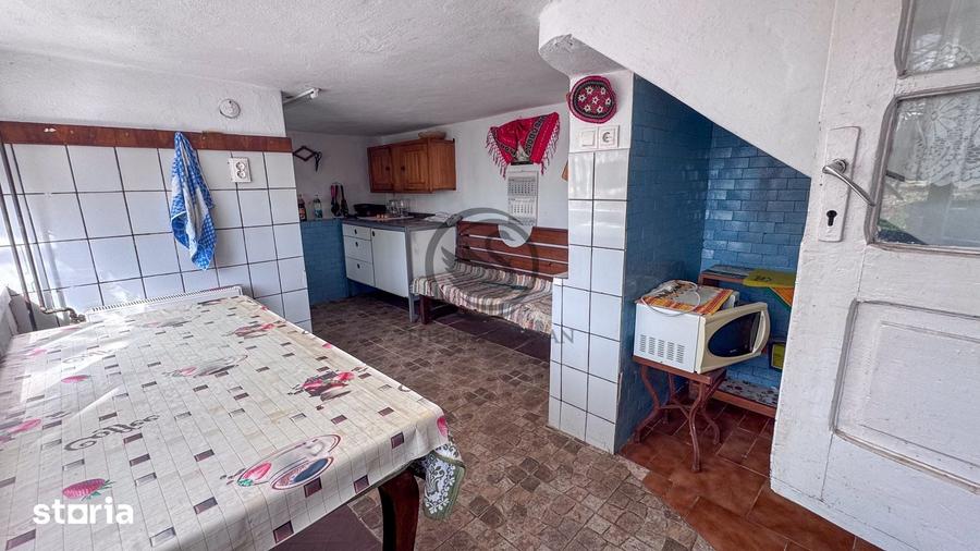 Casă cu 5 camere cu Teren 1340 Mp în Central