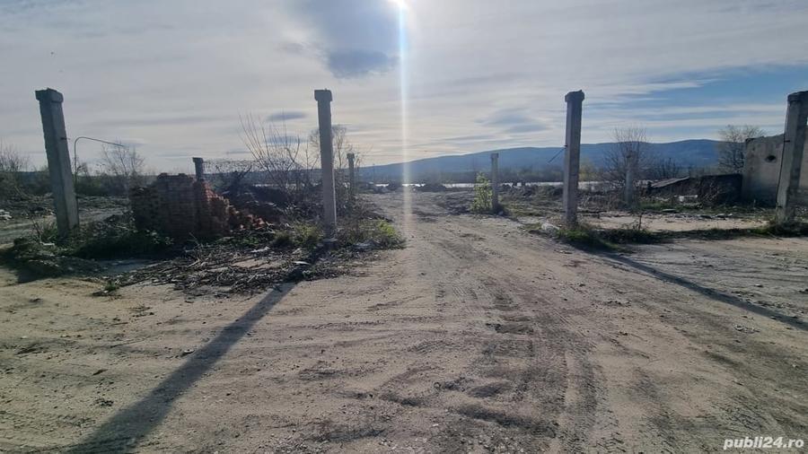 Teren de 4200 mp, în Gura Văii