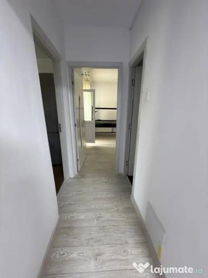 Apartament cu 3 camere semidecomandat în Mărășești