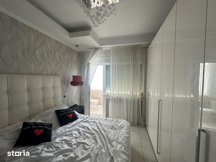 Apartament cu 3 camere semidecomandat în Eminescu