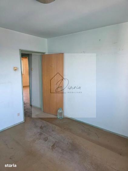 Apartament cu 3 camere semidecomandat în Câmpia Libertății