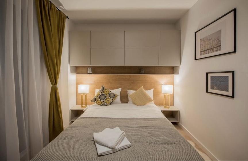 Apartament cu 3 camere decomandat în Exterior Vest