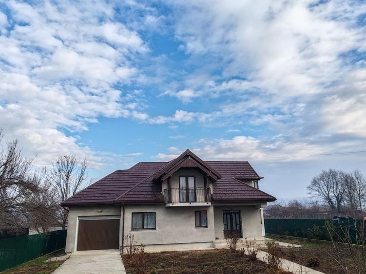 Casă cu 4 camere cu Teren 1350 Mp în Predești