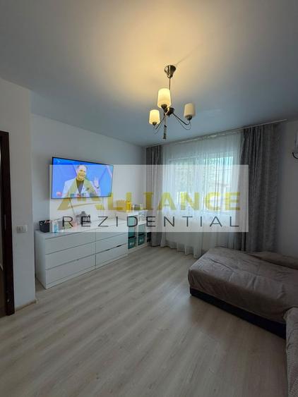 Apartament cu 3 camere decomandat în Metalurgiei