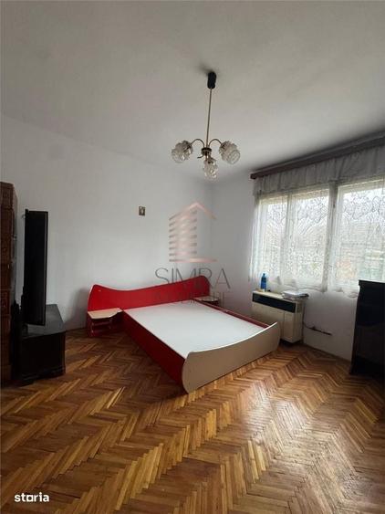 Casă cu 4 camere cu Teren 2000 Mp în Central