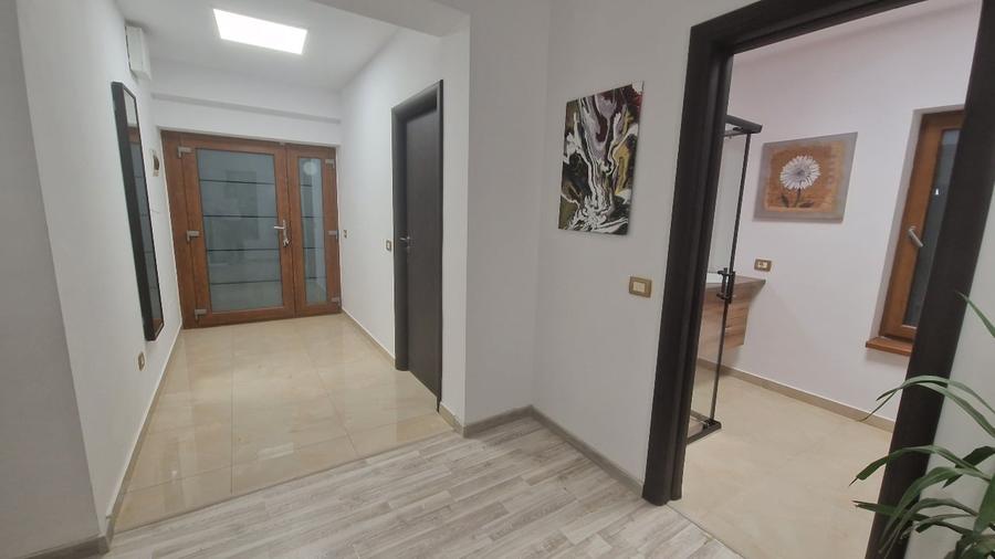 Casă individuală cu 4 camere cu Canalizare în Fundeni