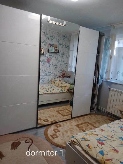 Apartament cu 3 camere semidecomandat în Micro 4
