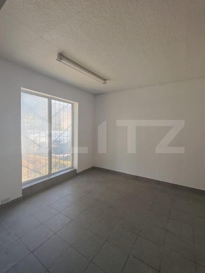 Birou, de 49.860000610352 mp, în Sud-Est