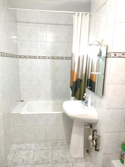 Apartament cu 2 camere semidecomandat în Costin Georgian