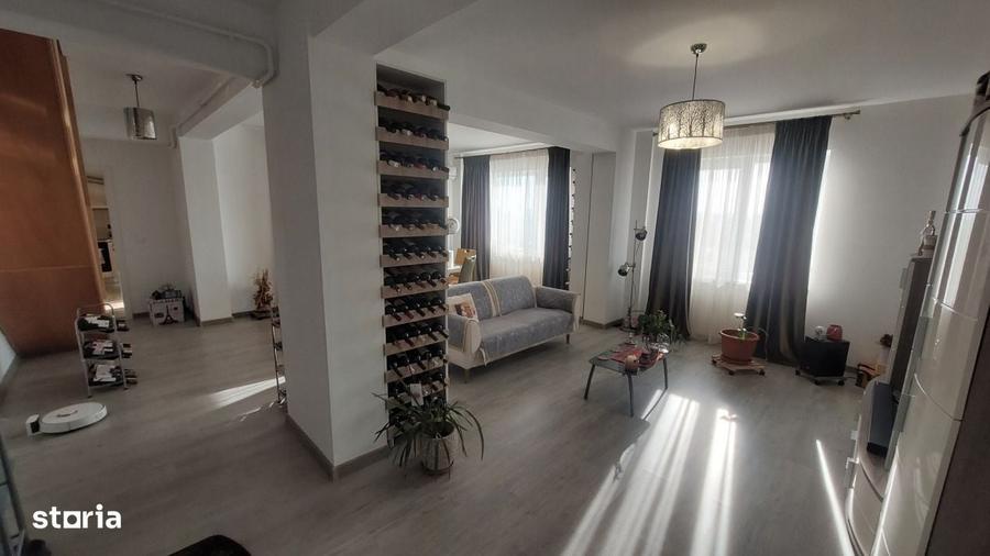 Apartament cu 4 camere, mobilat în Central