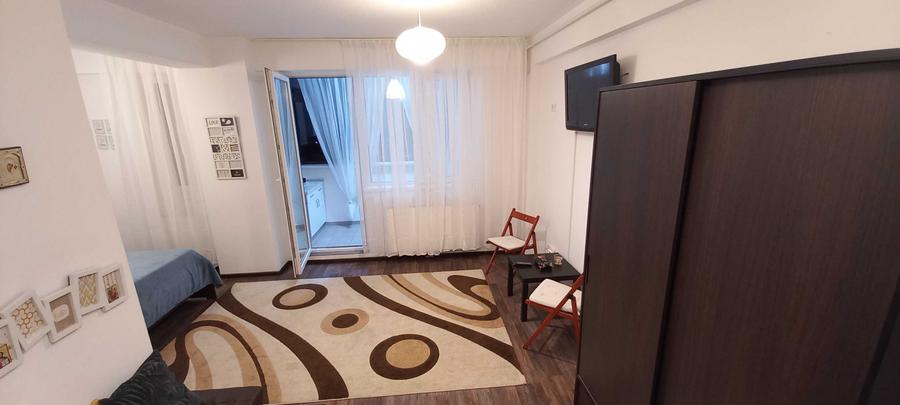 Garsonieră decomandată în Roșu