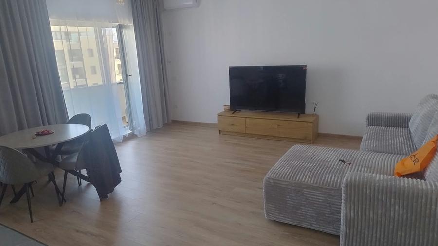 Apartament cu 2 camere decomandat în Tractorul