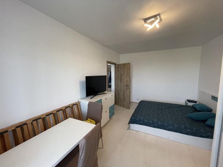 Apartament cu 3 camere decomandat, mobilat în Berceni