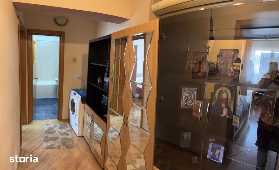 Apartament cu 3 camere semidecomandat în Central