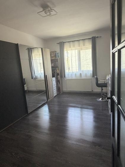 Apartament cu 3 camere în Periferie