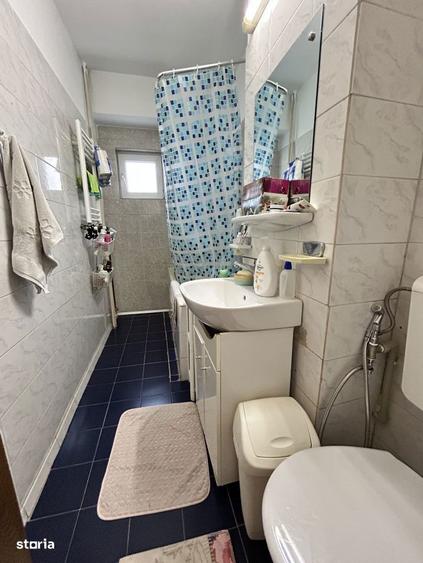 Apartament cu 3 camere decomandat, mobilat în Titan