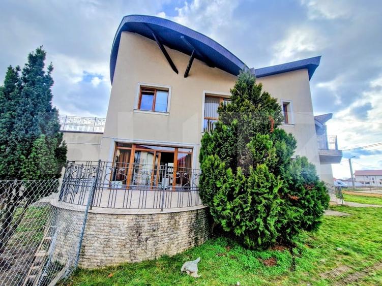 Casă individuală cu 5 camere cu Canalizare în Salca