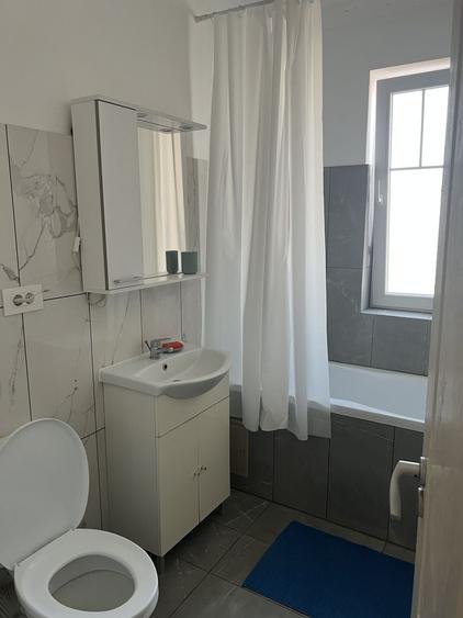 Apartament cu 3 camere semidecomandat în Braytim