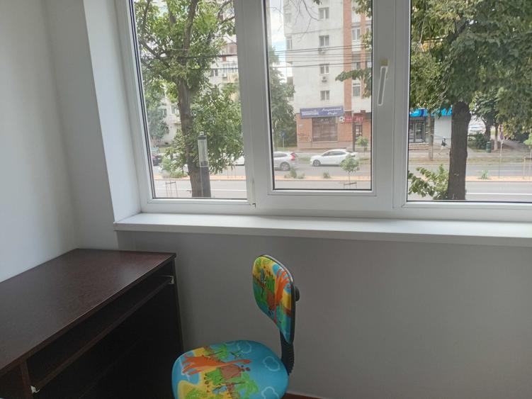 Apartament cu 3 camere decomandat în Micro 3