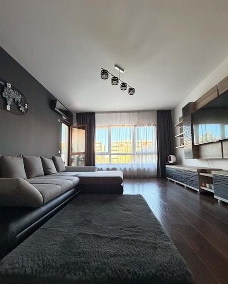 Apartament cu 3 camere semidecomandat în Berceni