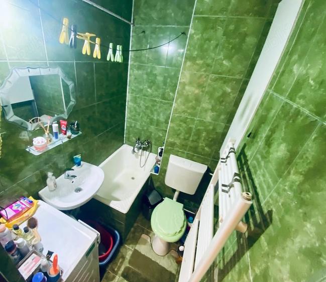 Apartament cu 2 camere semidecomandat în 1 Mai