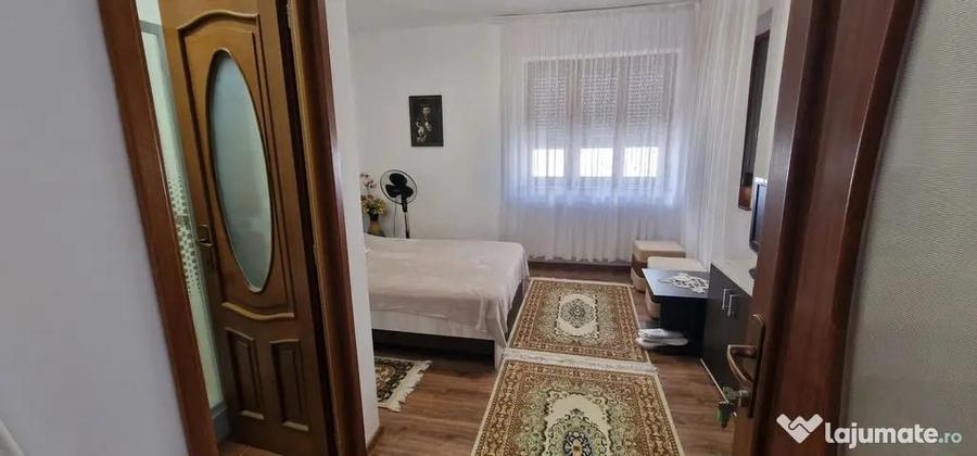 Casă cu 5 camere cu Teren 338 Mp în Sud