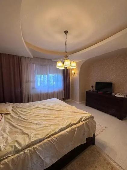 Casă cu Teren 2500 Mp în Siret