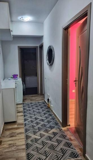 Apartament cu 3 camere decomandat în Roșu