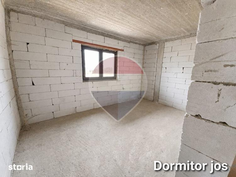 Casă cu 7 camere cu Teren 600 Mp în Marginea